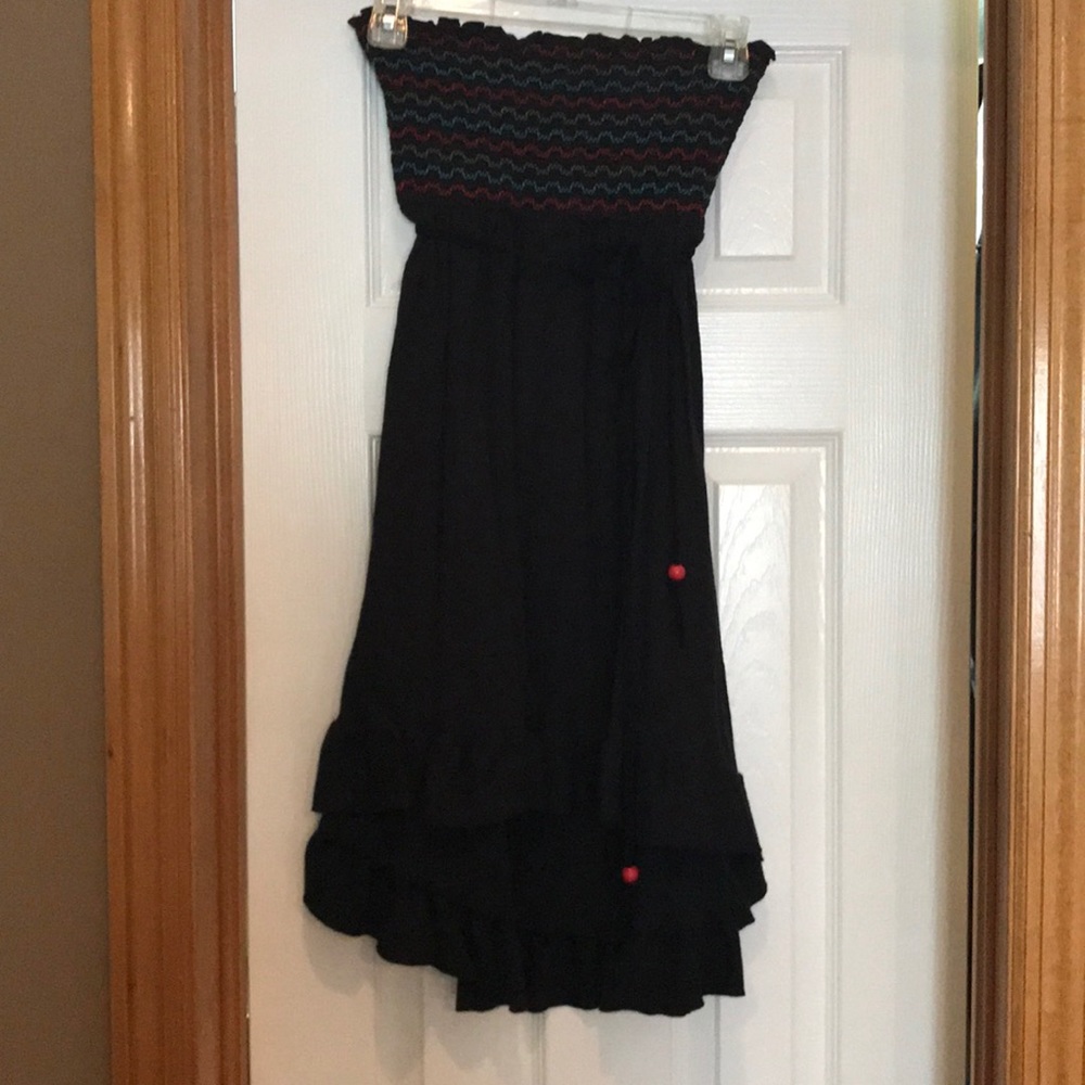 Medium black strapless dress